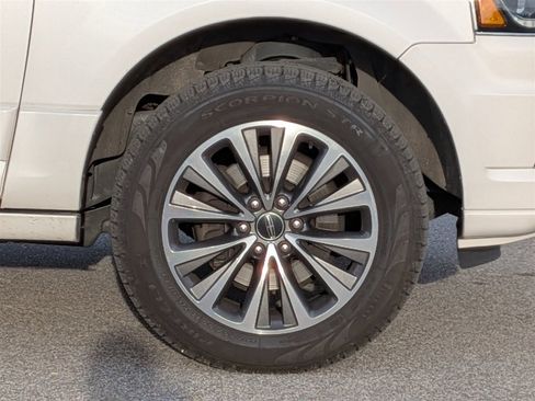 Used 2015 Lincoln Navigator 2WD 4dr Select image 10