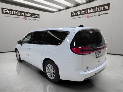 Used 2024 Chrysler Pacifica Touring-L