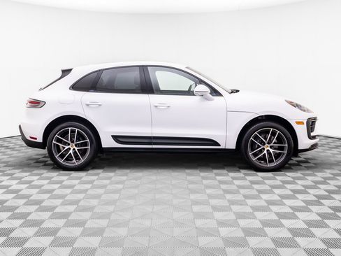 Certified 2026 Porsche Macan AWD/4WD image 7