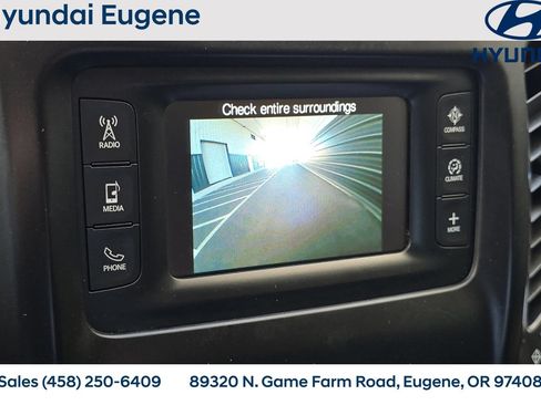 Used 2018 Jeep Cherokee Latitude w/ Cold Weather Group AWD/4WD image 28