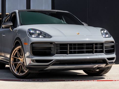 Certified 2022 Porsche Cayenne Turbo GT AWD/4WD image 9