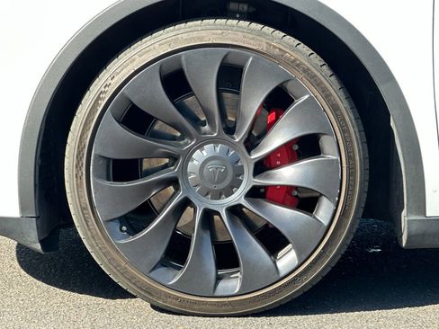 Used 2023 Tesla Model Y Performance image 24