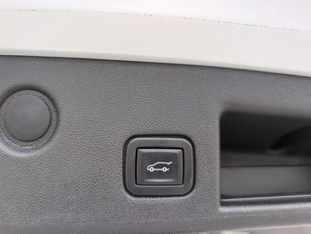 Used 2020 Chevrolet Equinox Premier AWD/4WD image 12