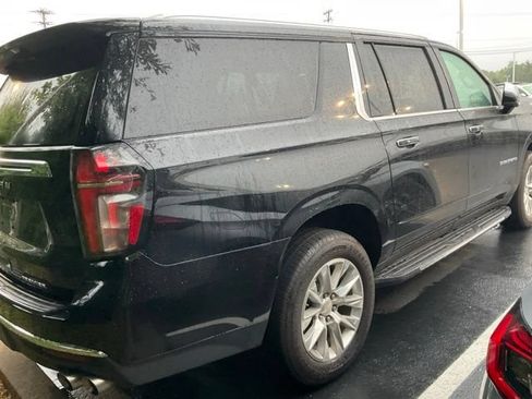 Used 2024 Chevrolet Suburban Premier AWD/4WD image 7