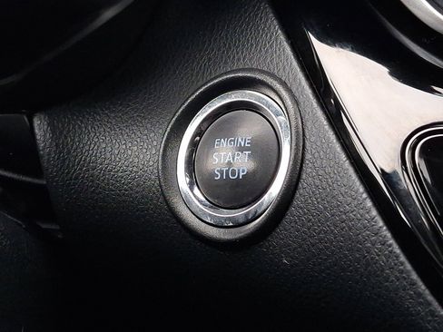 Used 2022 Toyota C-HR XLE FWD image 22