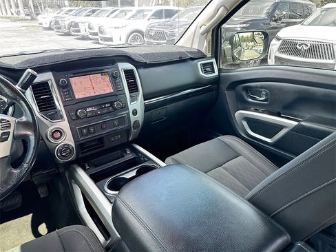 Used 2019 Nissan Titan SV w/ SV Convenience Package image 24
