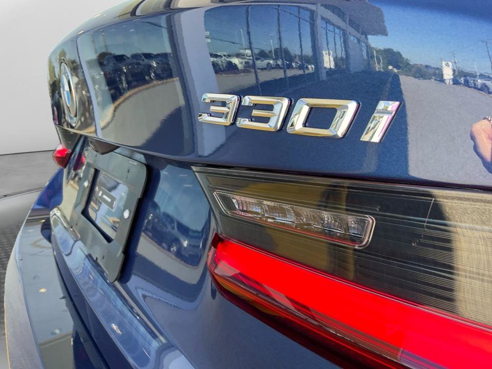 Used 2024 BMW 330i xDrive Sedan w/ Premium Package AWD/4WD image 14