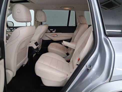 Used 2022 Mercedes-Benz GLS 450 4MATIC image 13