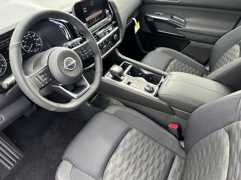 New 2025 Nissan Pathfinder SV w/ Black Appearance Package image 7