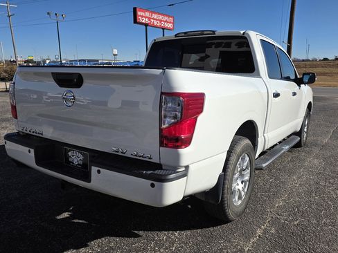 Used 2019 Nissan Titan SV w/ SV Convenience Package image 7