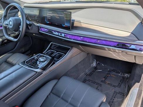 Used 2025 BMW i7 eDrive50 w/ Premium Package RWD image 24