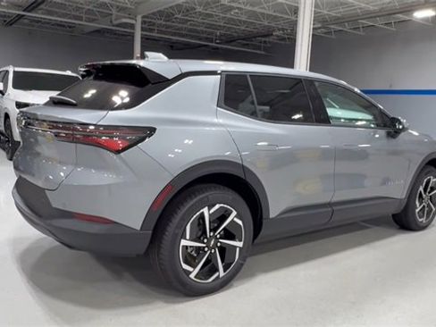 New 2026 Chevrolet Equinox EV LT image 4