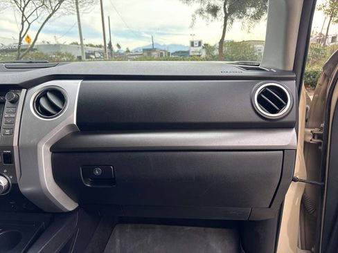 Used 2017 Toyota Tundra SR5 image 24