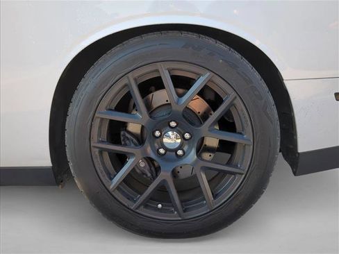 Used 2015 Dodge Challenger R/T Scat Pack w/ Leather Interior Group image 9