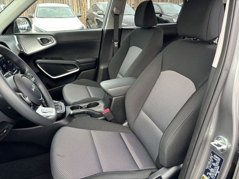 Used 2025 Kia Soul LX w/ LX Technology Package image 30