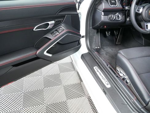 Used 2025 Porsche 718 Cayman GTS image 8