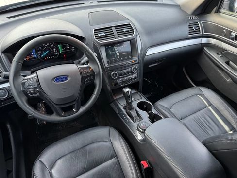 Used 2017 Ford Explorer XLT w/ Equipment Group 202A AWD/4WD image 12