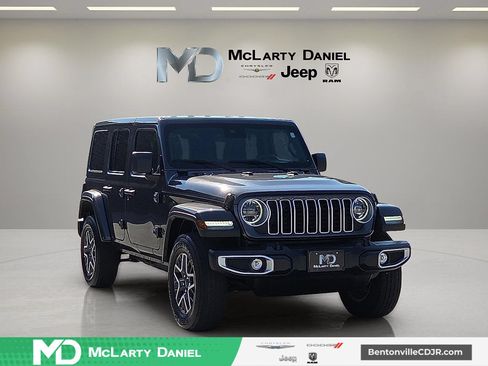 Used 2025 Jeep Wrangler Unlimited Sahara AWD/4WD image 1