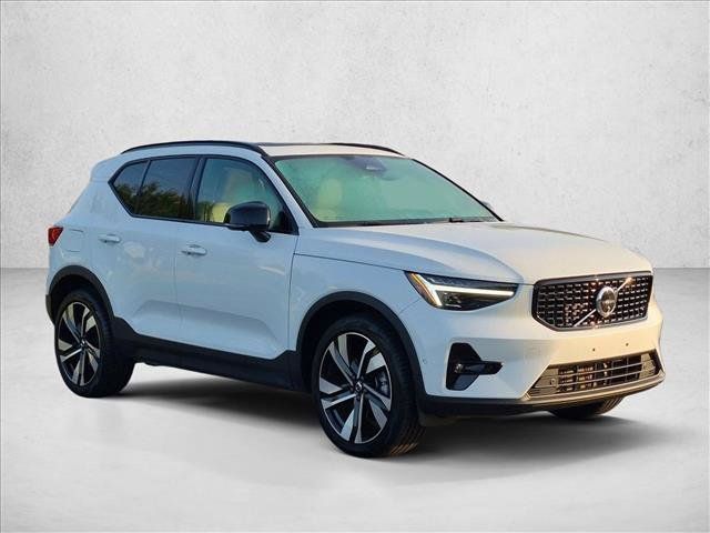 Used 2026 Volvo XC40 B5 Ultra w/ Protection Package Premier AWD/4WD image 3