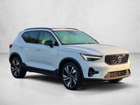 Used 2026 Volvo XC40 B5 Ultra w/ Protection Package Premier AWD/4WD image 3