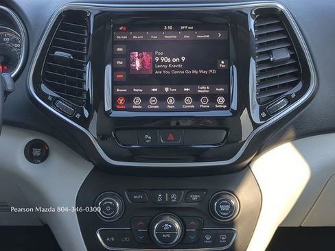 Used 2019 Jeep Cherokee Limited image 18