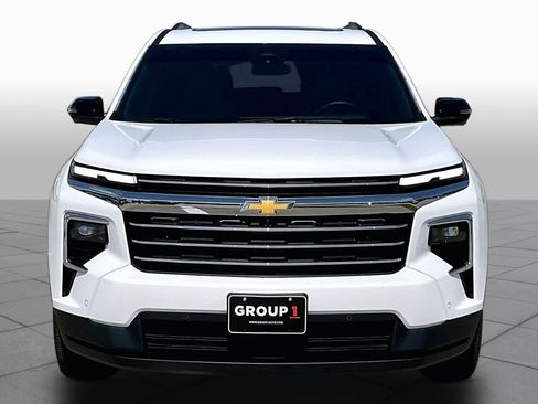 Used 2025 Chevrolet Traverse LT w/ Enhanced Driving Package FWD image 4
