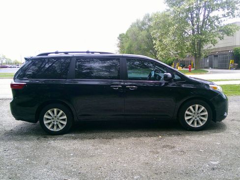 Used 2015 Toyota Sienna XLE Premium image 7