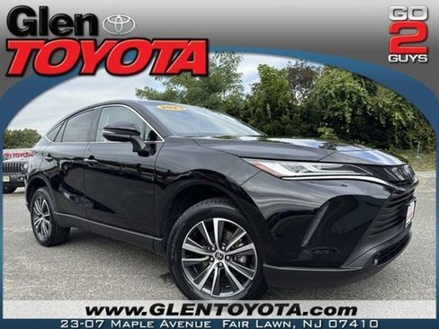 Used 2023 Toyota Venza LE image 1