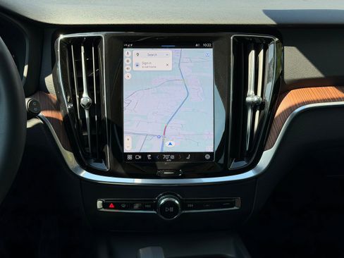 Certified 2025 Volvo V60 B5 Cross Country Plus AWD/4WD image 12