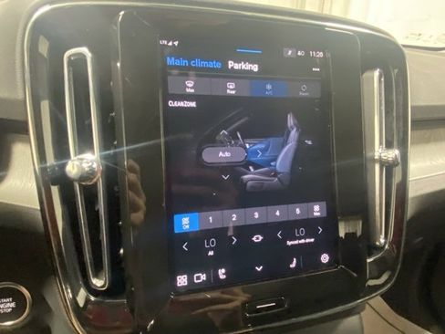 Certified 2025 Volvo XC40 B5 Plus image 25