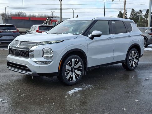 New 2026 Mitsubishi Outlander SE AWD/4WD image 2