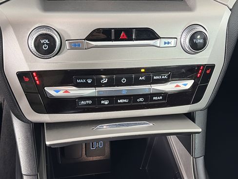 Used 2022 Ford Explorer XLT w/ Class IV Trailer Tow Package image 23