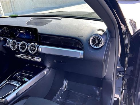 Used 2025 Mercedes-Benz GLB 35 AMG 4MATIC image 19
