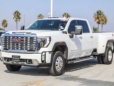 Used 2024 GMC Sierra 3500 Denali image 3