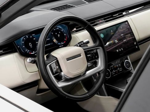 Used 2022 Land Rover Range Rover Long Wheelbase SE image 6