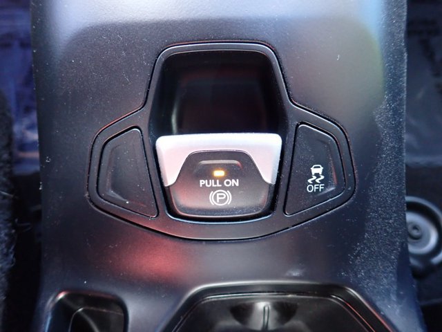 Used 2019 Jeep Renegade Latitude w/ Safety & Security Group II AWD/4WD image 18