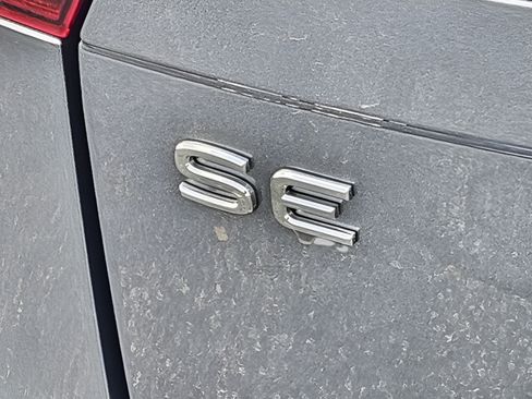 Used 2023 Volkswagen Tiguan SE R-Line FWD image 38