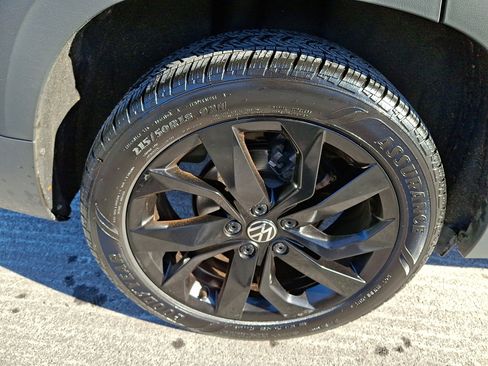 Used 2024 Volkswagen Taos SE image 8