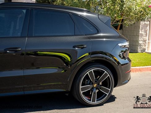 Used 2023 Porsche Cayenne Turbo AWD/4WD image 35