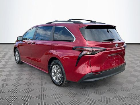 Used 2023 Toyota Sienna XLE FWD image 5