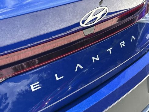 Used 2025 Hyundai Elantra SE FWD image 10