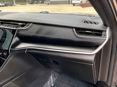 Used 2023 Jeep Grand Cherokee L Laredo image 15