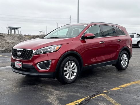 Used 2017 Kia Sorento LX w/ LX Convenience Package image 5