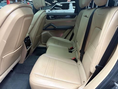 Used 2021 Porsche Cayenne E-Hybrid Coupe image 51