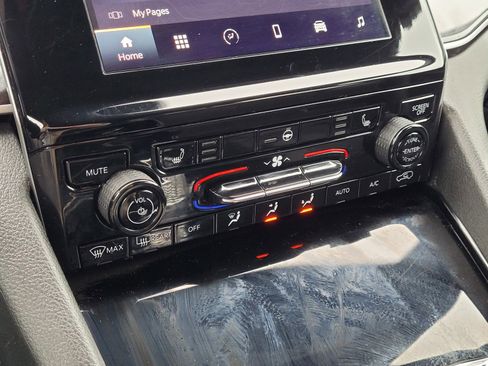 Used 2022 Jeep Grand Cherokee L Laredo image 26