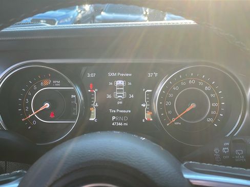 Used 2019 Jeep Wrangler Unlimited Sahara image 14