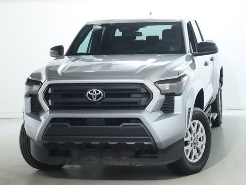 Used 2024 Toyota Tacoma SR image 3