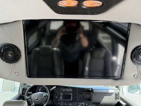 Used 2019 GMC Savana 2500 image 19