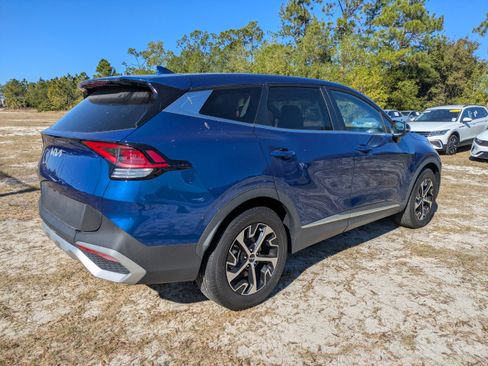 Used 2024 Kia Sportage EX image 4