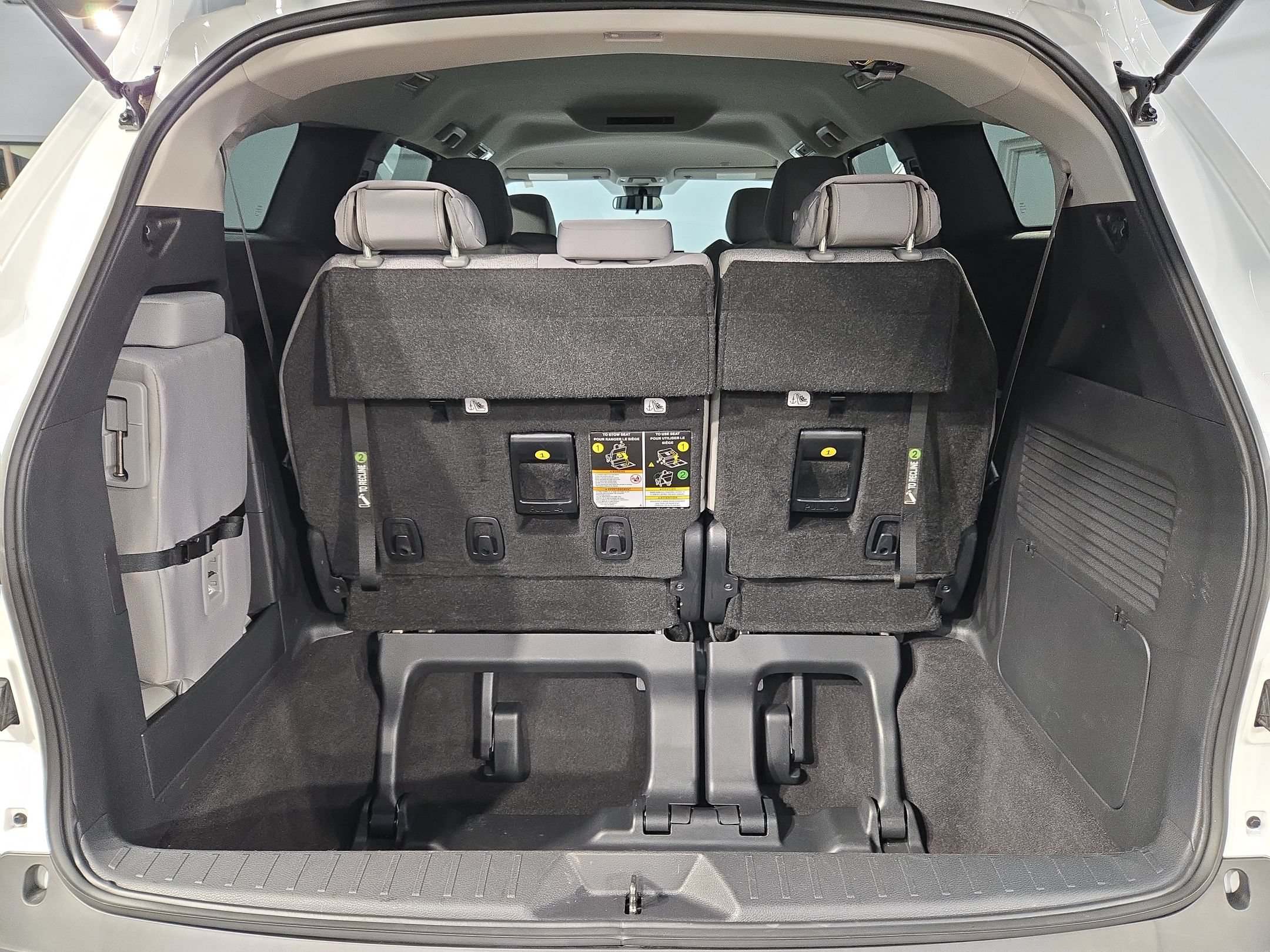 Used 2025 Toyota Sienna LE AWD/4WD image 18